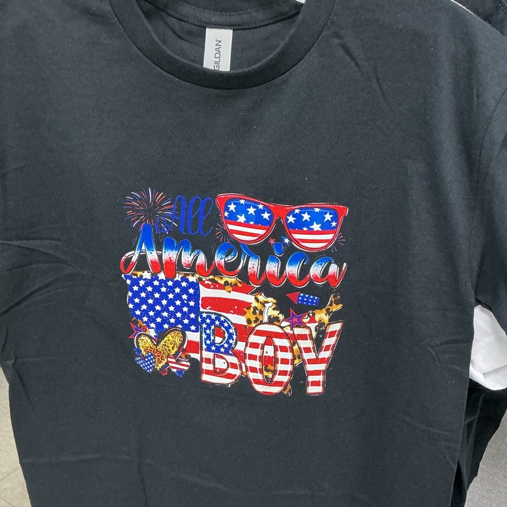 Gildan Black Patriotic Short Sleeve Tee Youth Size Medium